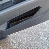 dørbakker til en audi Q4 eller en Audi Q5. Den er monteret i døren og har en sort farve.