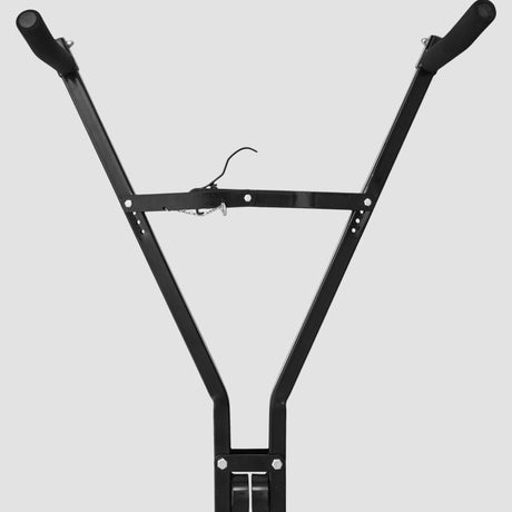 En sort cykelholder til elbilen. Den kan holde 2 cykler.