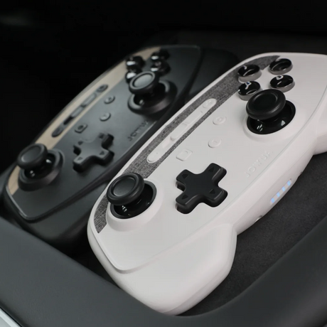 Hvid og sort Jowua trådløs controller med trådløs opladning i bil