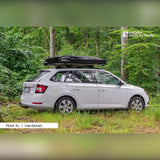 Moby Mountain Peak XL hardshell-tagtelt lukket på taget af Skoda Fabia stationcar