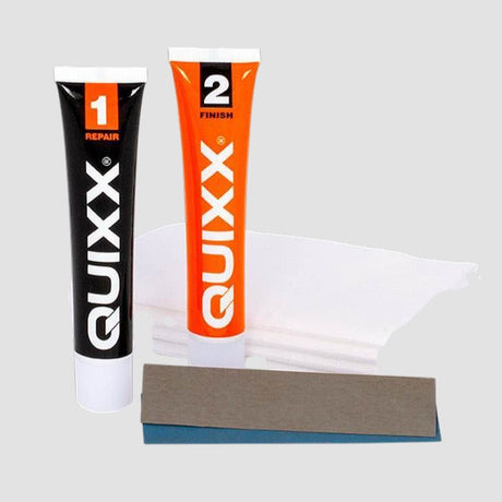 Quixx repair sort og orange tube, sammen med klude. 