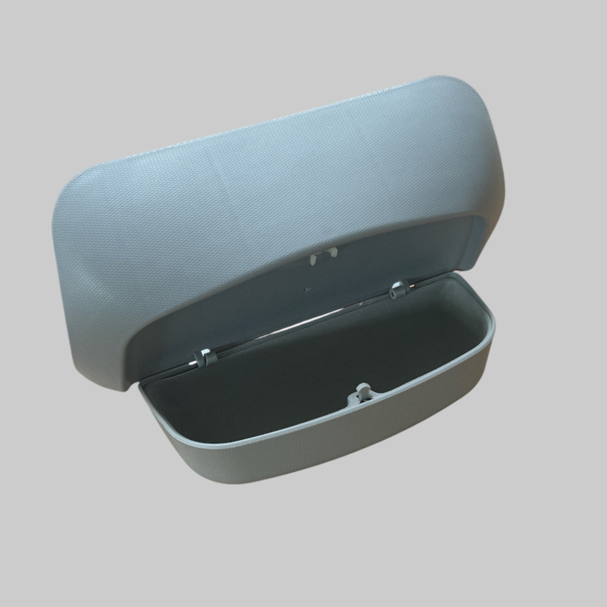 Solbrille holder til Model Y vises åben